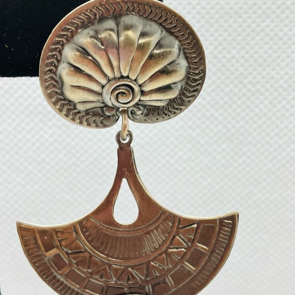 Vintage Bronze Metal Elegant Design Post Dangle Earrings A-19 - Picture 7 of 11